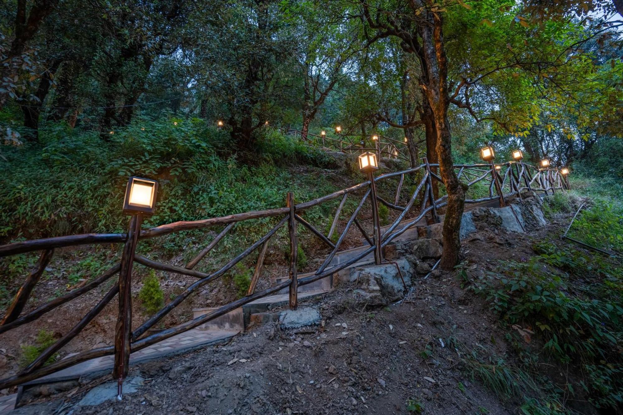 The Whispering Oaks Hotel Nainital Exterior foto