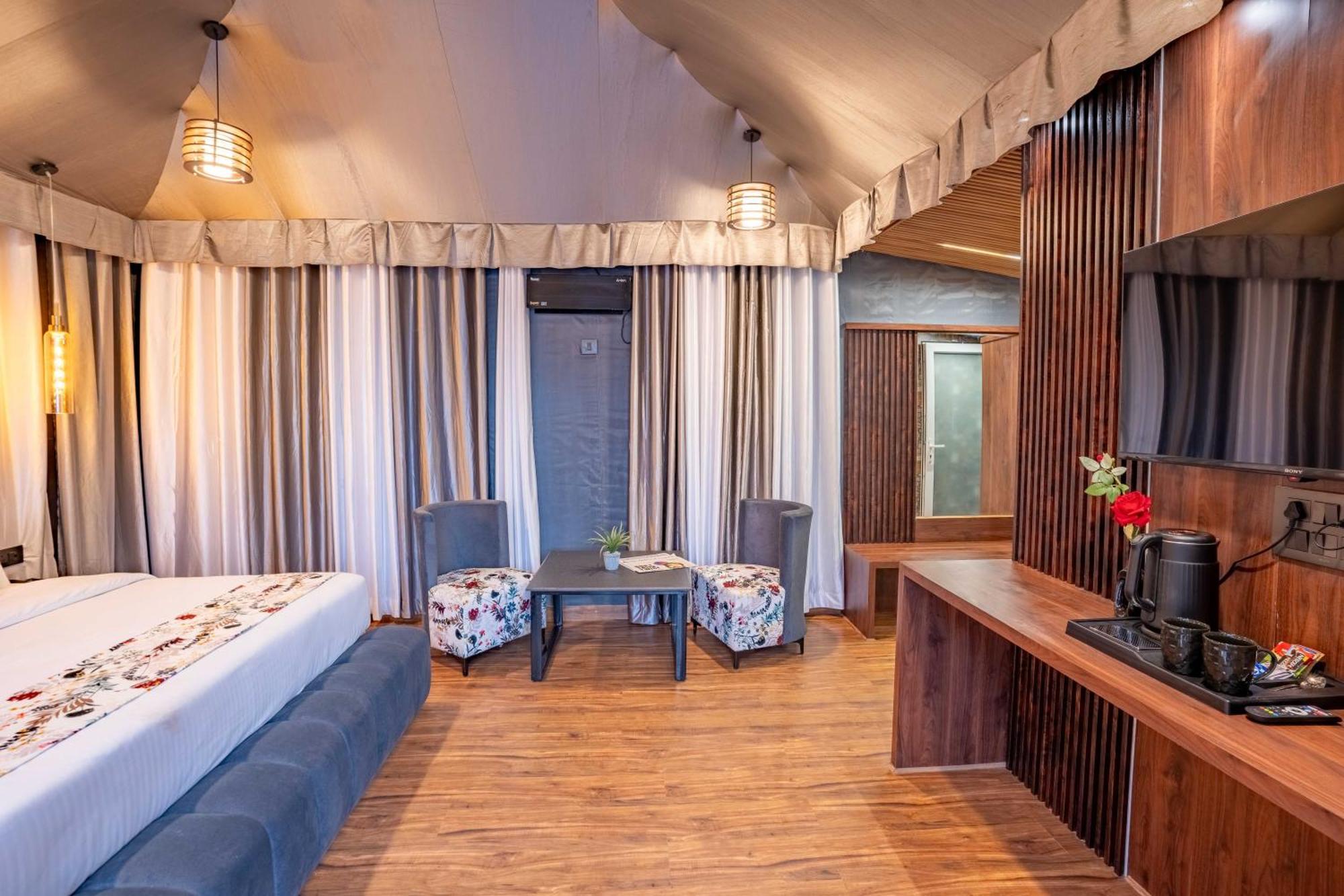 The Whispering Oaks Hotel Nainital Exterior foto