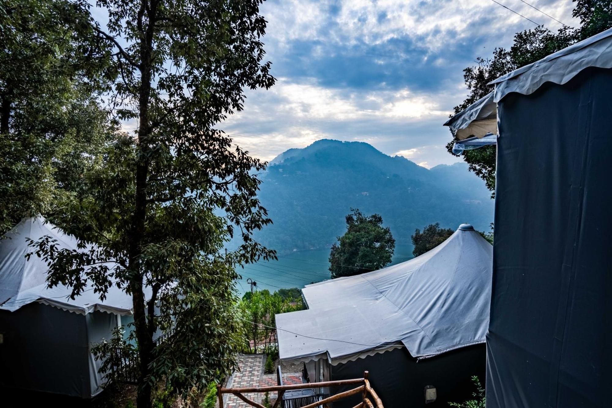 The Whispering Oaks Hotel Nainital Exterior foto