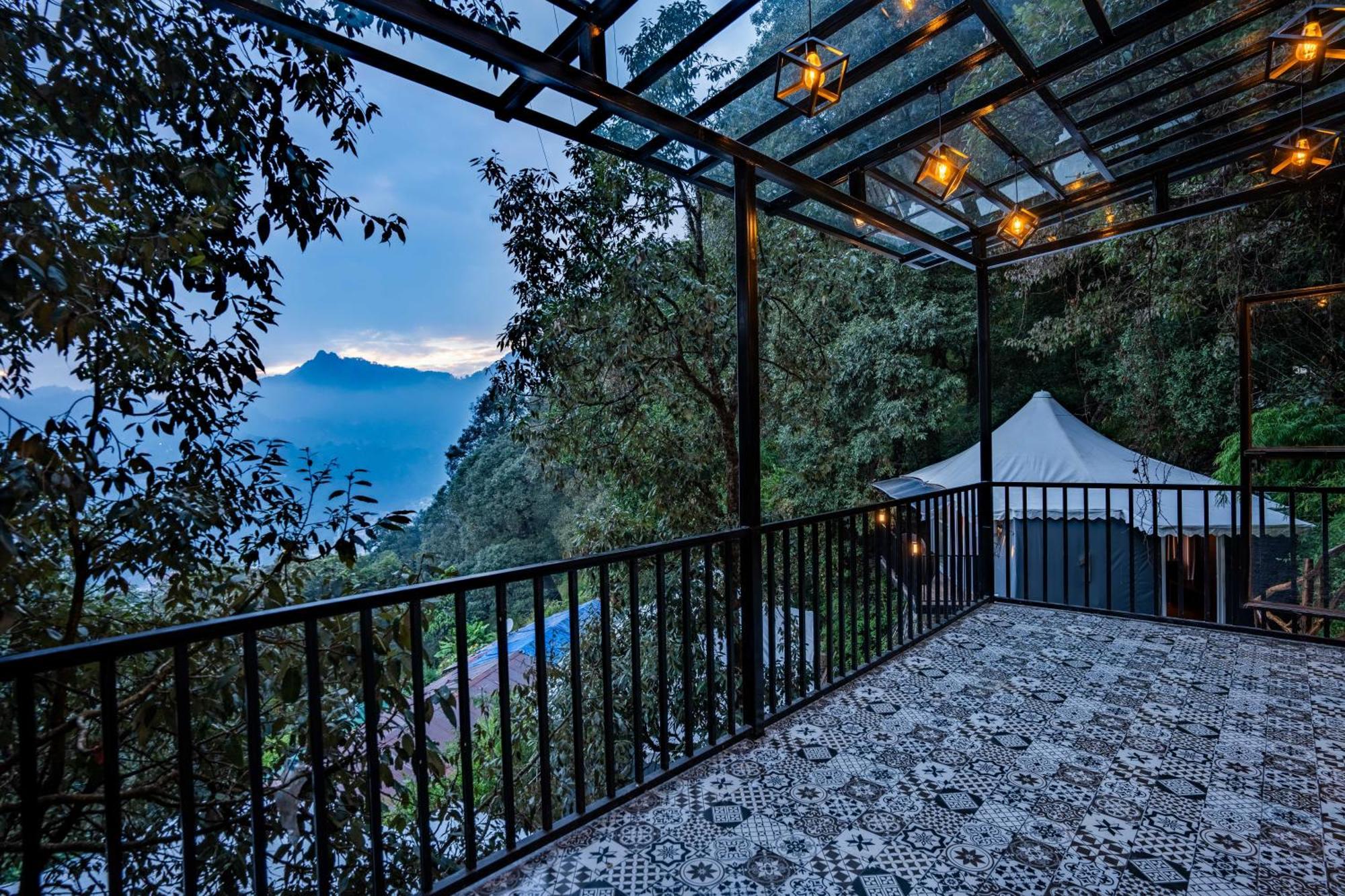 The Whispering Oaks Hotel Nainital Exterior foto