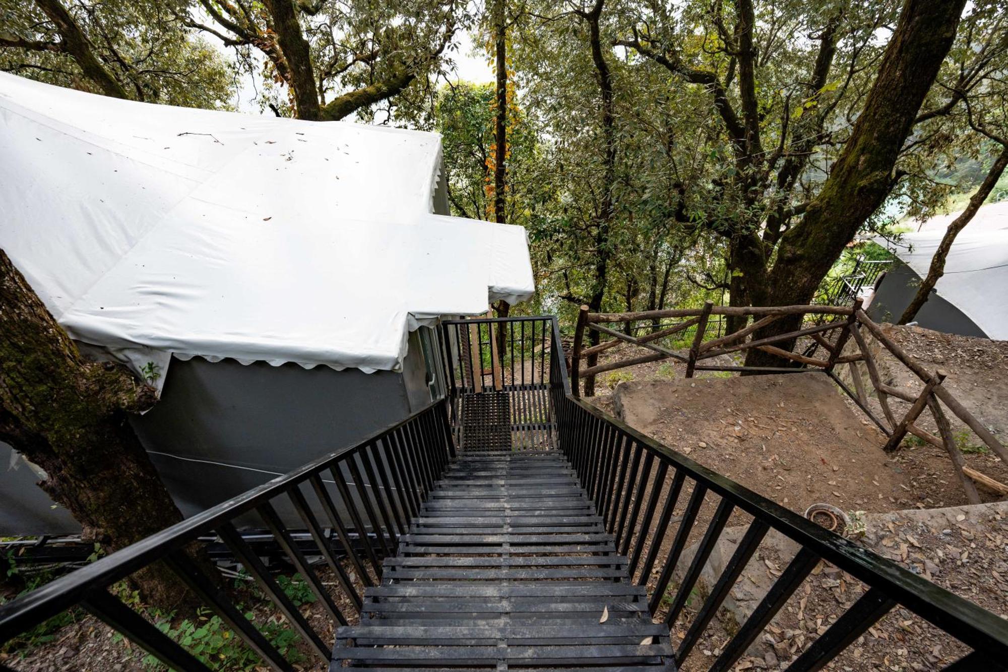The Whispering Oaks Hotel Nainital Exterior foto