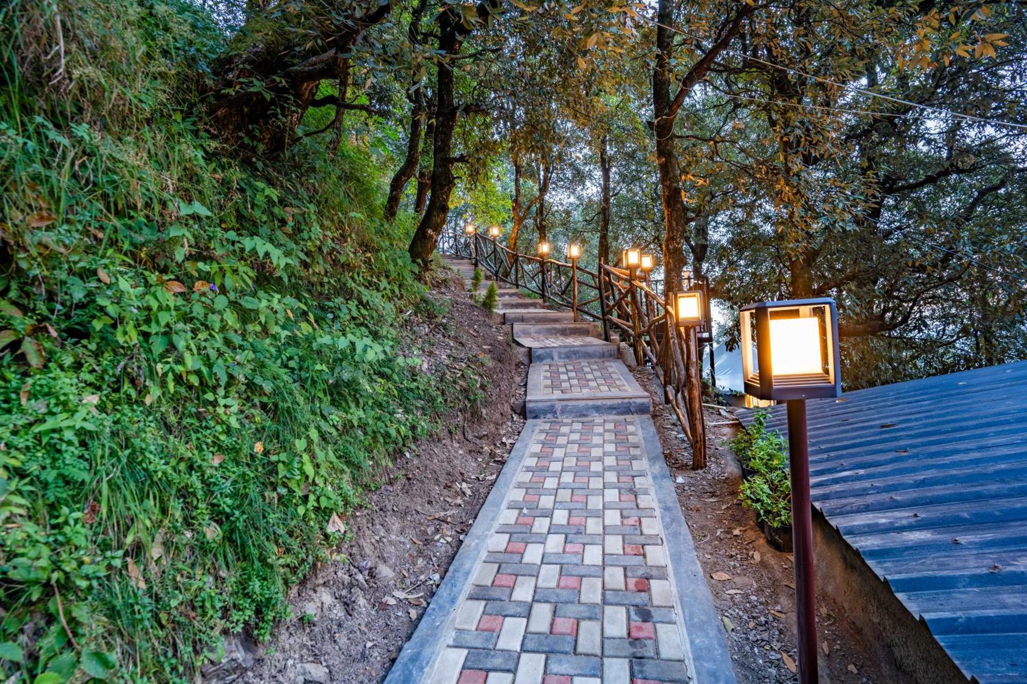 The Whispering Oaks Hotel Nainital Exterior foto